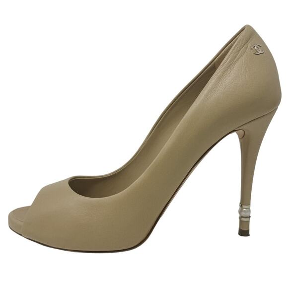 Chanel Pearl Heel CC Logo Neutral Beige Peep Toe Pumps size 39.5 / US 8.5 - Picture 1 of 16
